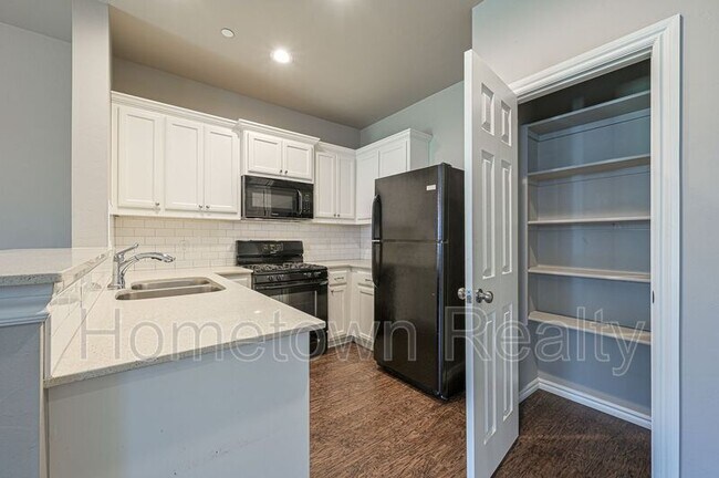 Photo - 792 SW 13th St