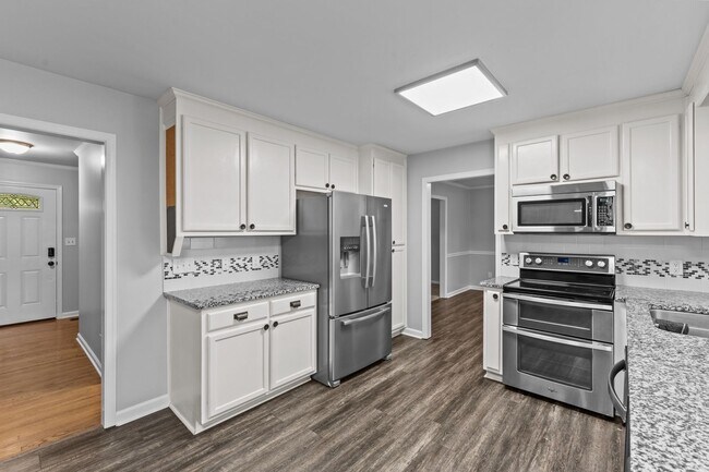 Photo - Beautifully Maintained Colonial Home