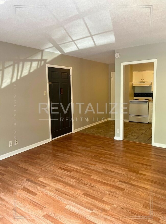 Building Photo - Charming 2/1 Apartment in Midtown! Unit 9