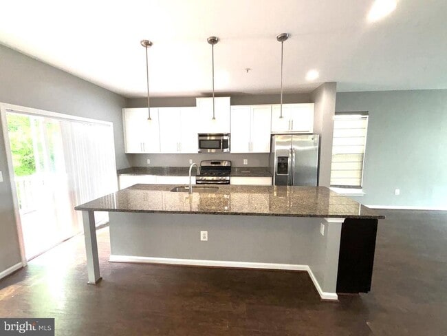 Building Photo - 22410 Glenbow Way