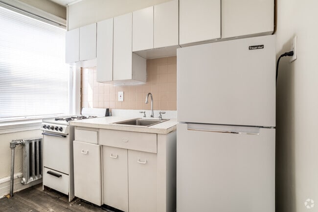 1BR, 1BA - Kitchen