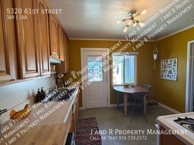 Photo - 5320 61st St