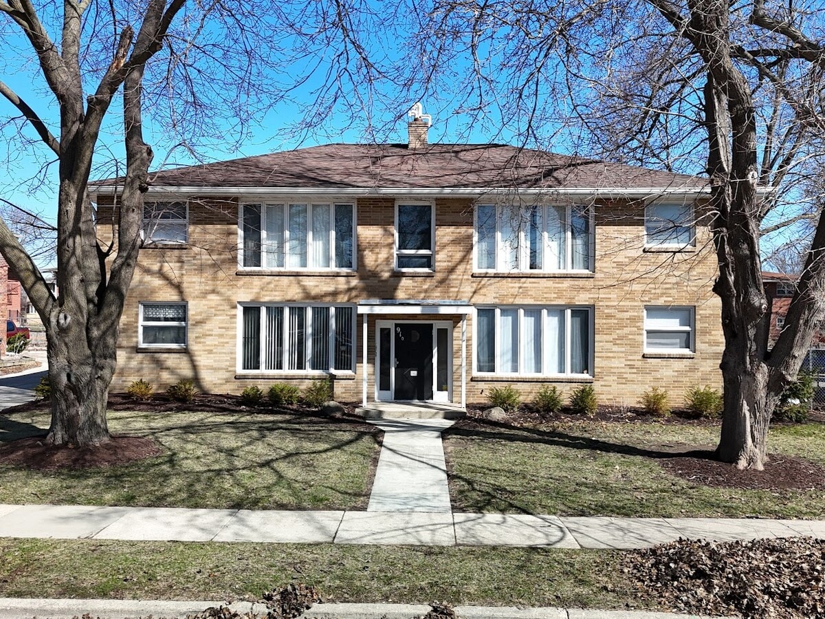 Badger Apartments - Badger Apartments