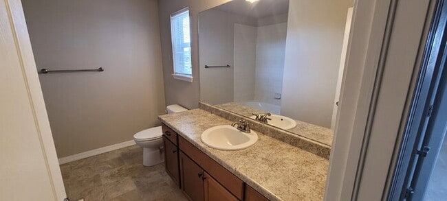 Photo - "Charming 3-Bedroom Townhouse Retreat in Colorado Springs – Spacious 1704 Sq Ft with 2.5 Bathrooms!"