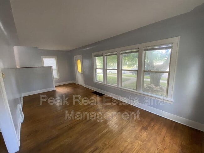 Photo - 1050 Neland Ave SE
