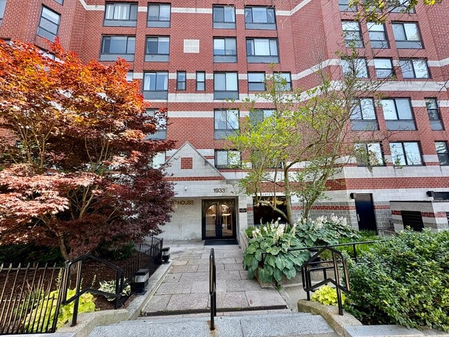 Photo - 1933 Commonwealth Ave Unit 401