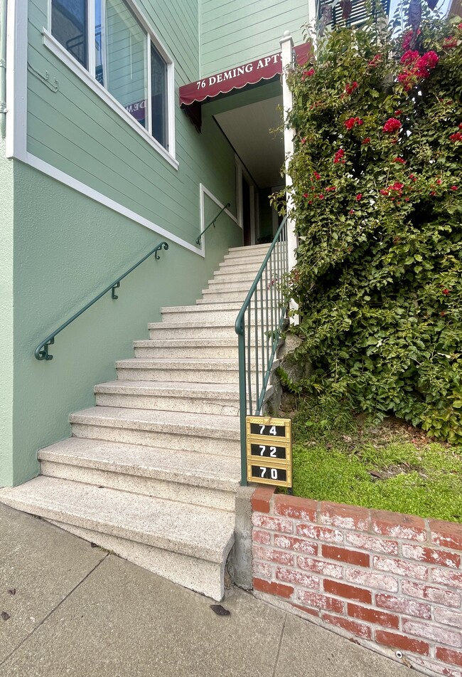 Building Photo - 71 Deming St Unit F