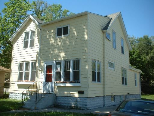 Front of house - 527 Hall Ave Apartments Unit #1