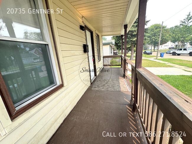 Photo - 20735 Gentner St