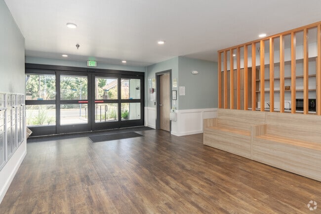 Vestíbulo - Tarkington Square Apartments