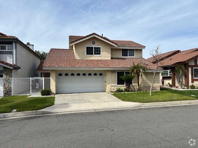 Building Photo - Lovely 4 Bedroom Single Family Home in Orange