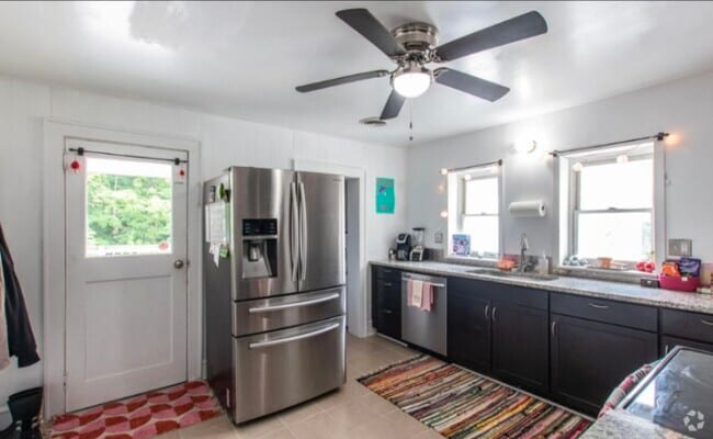 Building Photo - 1416 E Cedar St Rental