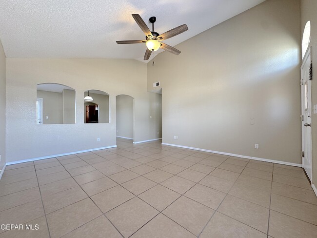 Photo - 7504 Howard St