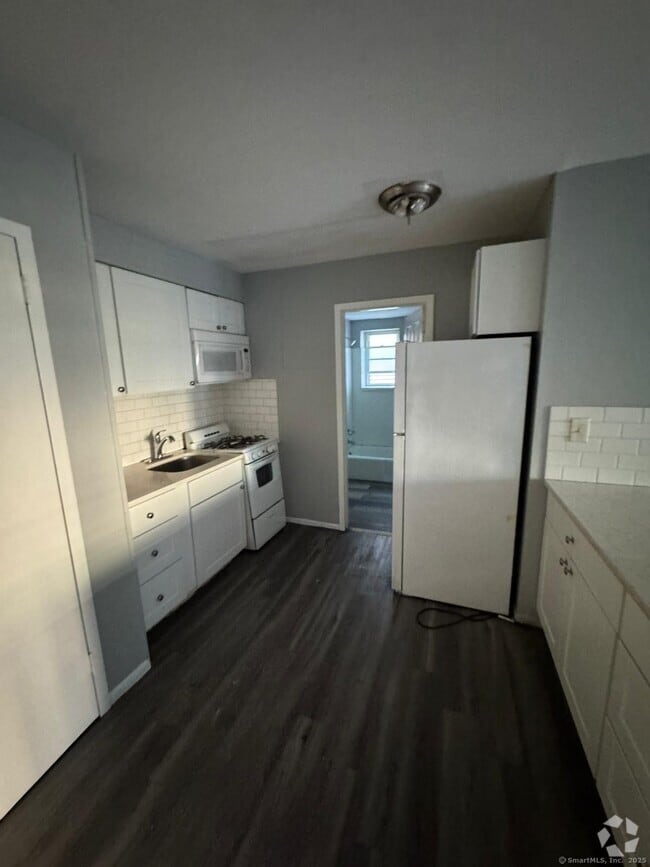 Building Photo - 80 Taft Ave Unit APT 1