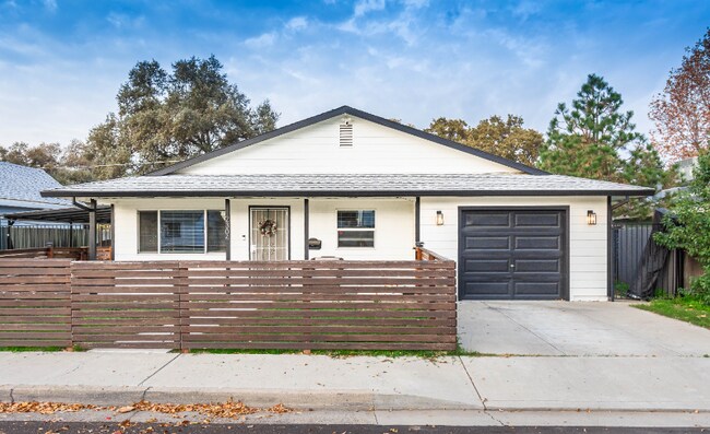 Photo - 2304 Michigan Blvd