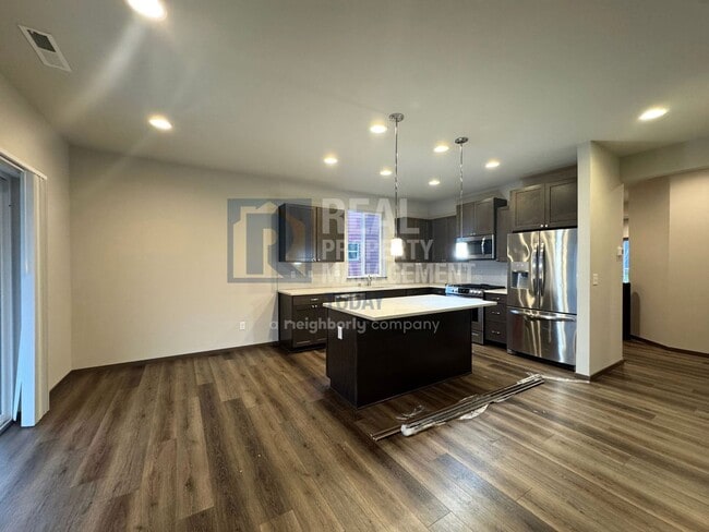 Photo - Stunning 5 Bedroom! Great Location!