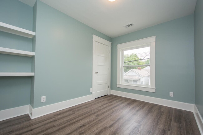 Photo - 653 Lynn St Unit B