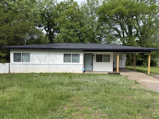 Building Photo - 2200 Norwood Dr NW