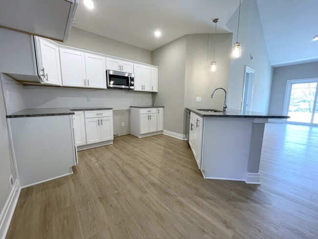 Cocina (estufa a gas y refrigerador incluidos) - 4286 Tisbury Ln