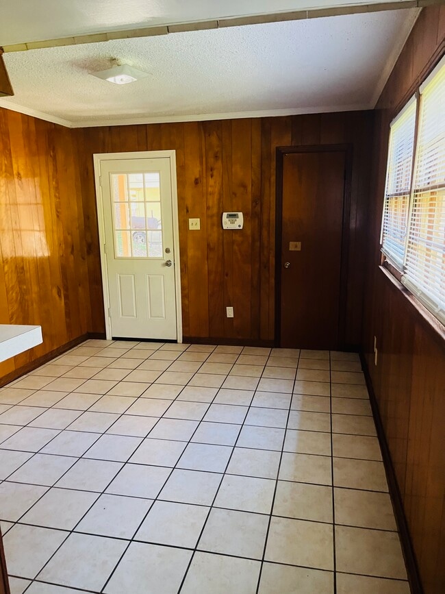 Photo - 1365 Middle Ring Rd