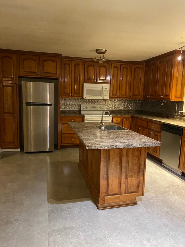 Photo - 3336 Hilham Rd