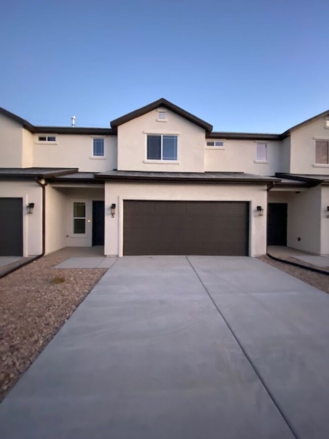 Move-In Discount - 3 Bed - 2.5 Bath - Larg... - Move-In Discount - 3 Bed - 2.5 Bath - Larg... House