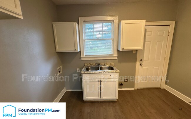 Photo - 2570 Malone Ave