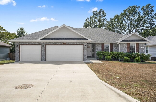 Photo - 270 Hickory Hills St