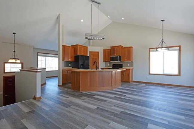 Photo - Spacious 5-Bed, 3 Bath Home in Delano - Available Now!
