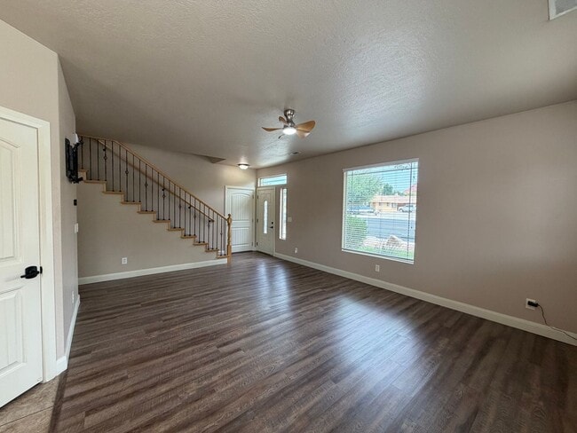 Photo - SPACIOUS TOWNHOME FOR RENT!