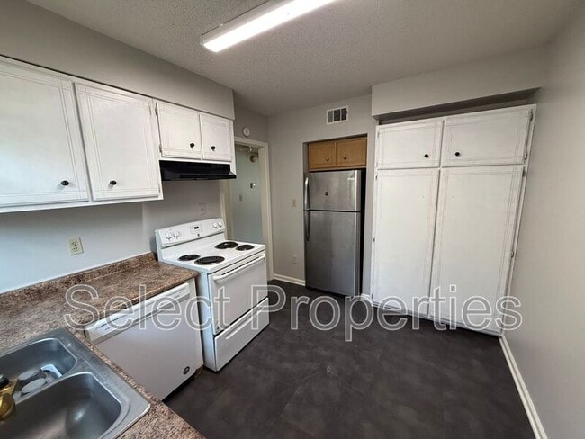 Photo - 717 Flint St