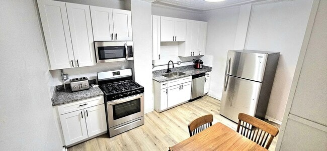 Building Photo - 72 S 12th St Unit 2 Rear (Sect-8)