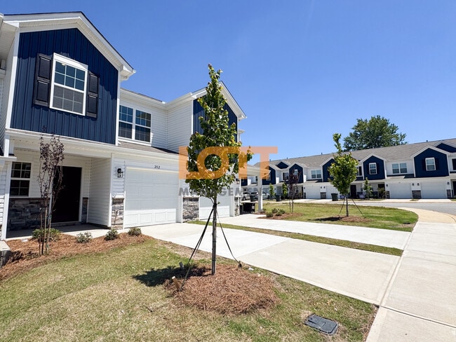 Photo - 202 Hunthill Rd