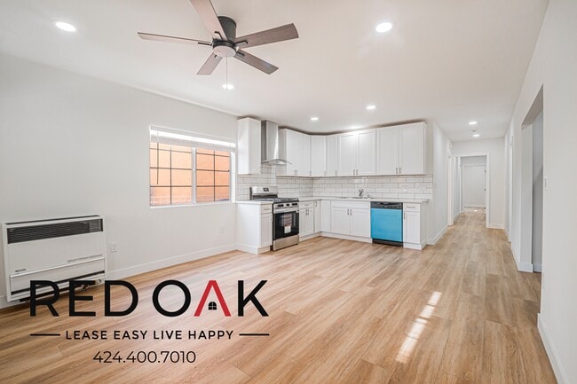 Building Photo - 1611 Oak St Unit 1611 1/2