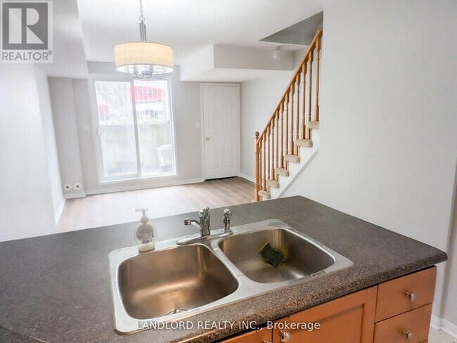 Photo - 65 Turntable Crescent