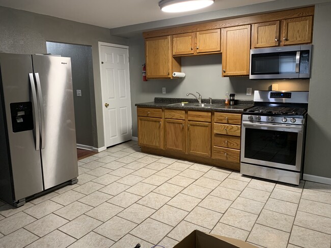 Building Photo - 603 E 22nd St