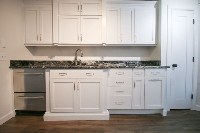 Photo - 2 Bedroom, 2.5 Bath Walking Distance From the Riverside Trails and Downtown!