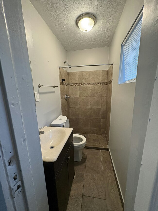 Photo - 1161 Ira St SW