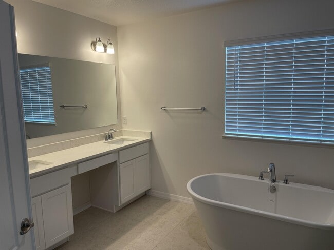 Photo - 2592 Pinwherry St