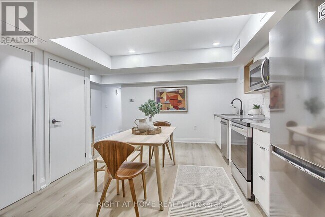 1201 Dovercourt Rd
