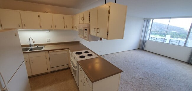 Building Photo - 3045 Ala Napuaa Pl Unit 801 Rental