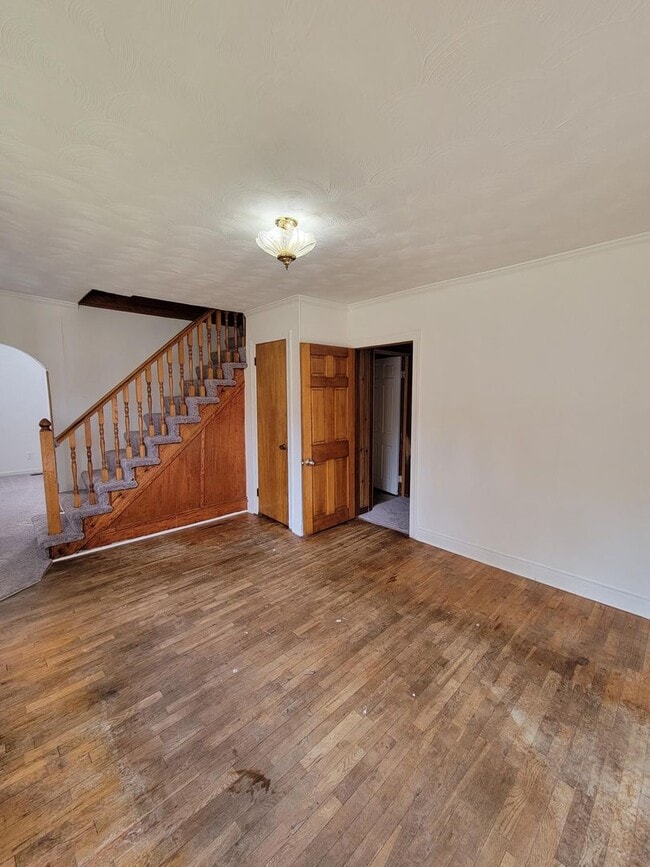 Photo - 10290 Lewistown Rd