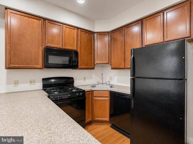 Photo - 2542 W Girard Ave