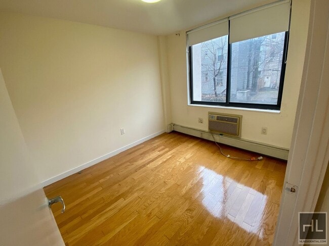 Building Photo - METROPOLITAN AVENUE Rental