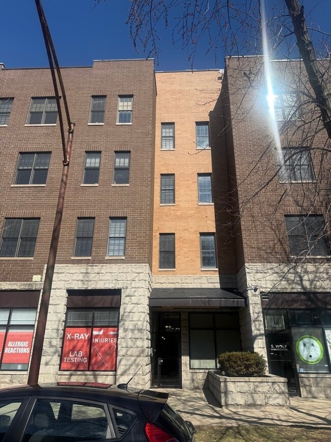 Building Photo - 2338 W Morse Ave Unit 4A
