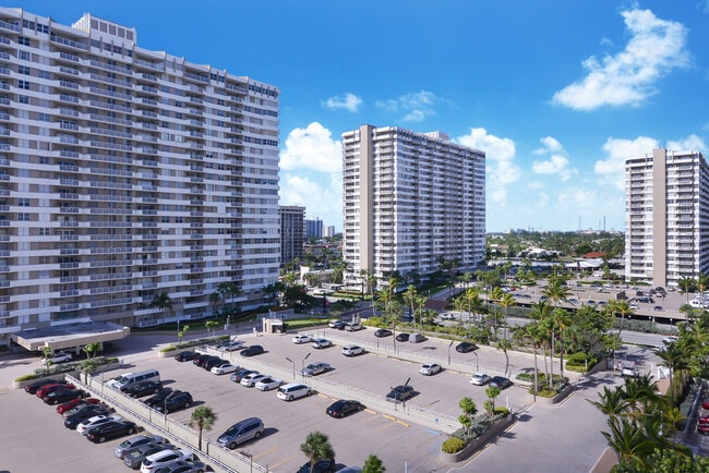 Hemispheres complex - 1950 S Ocean Dr Unidad 4B Rental