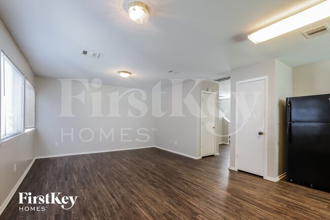 Photo - 6217 Lone Prairie Way