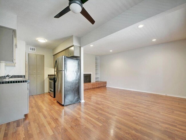 Photo - 505 W 7th St Unit 202