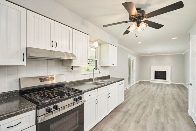 Photo - 432 Mackinaw Ave