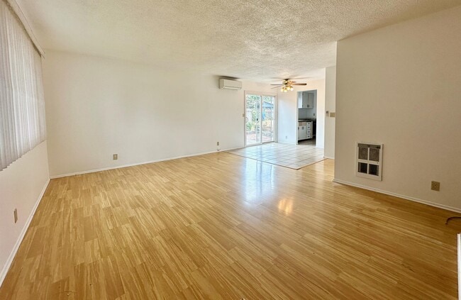 Building Photo - 4463 Aster St Unit 1